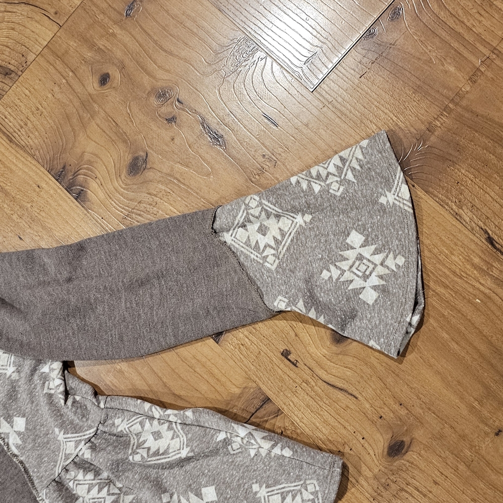 Gray Aztec Patterned Cardigan - Picture 4 of 8